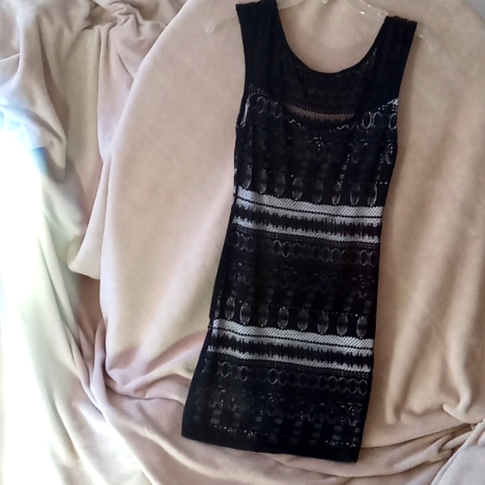 Arden B size S Black and white open back Dress